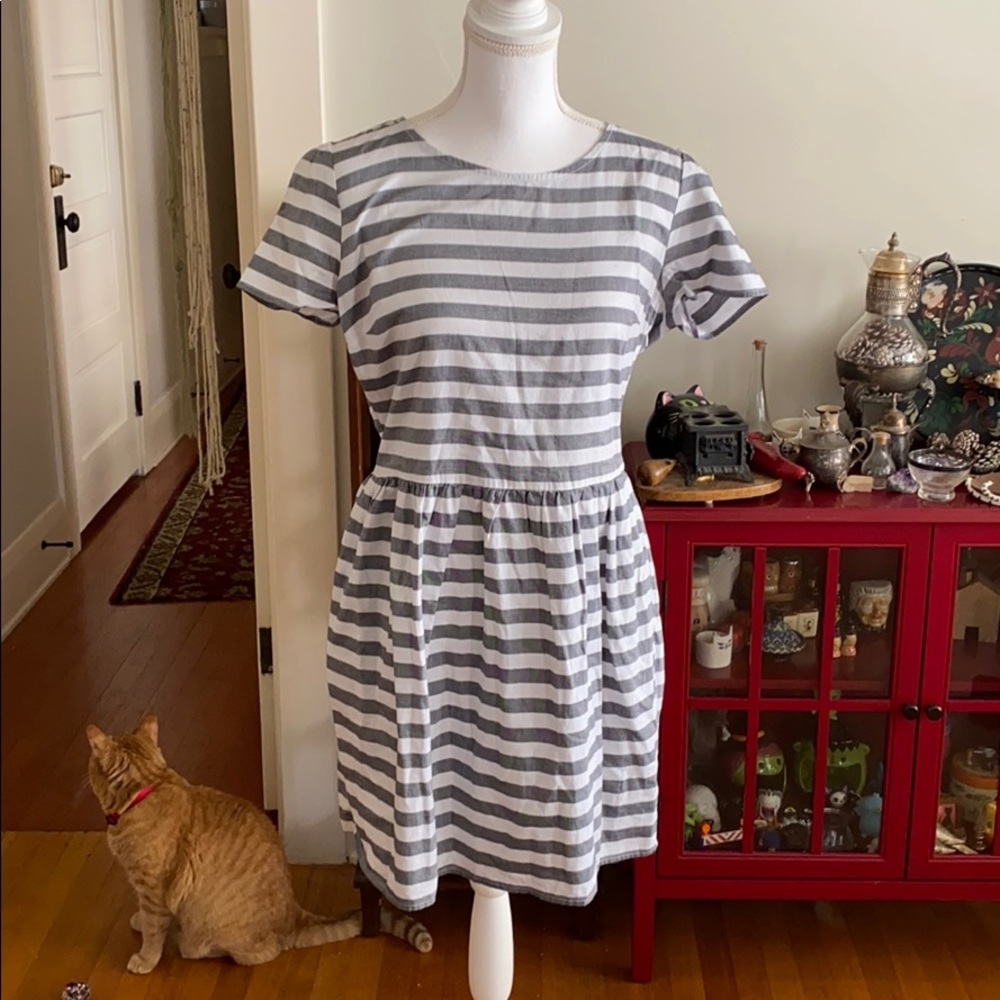 5/$25 NWT Levi’s Oversized Gray and White Striped Dress